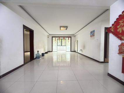 北京华电小区3室2厅150.3平低楼层/共9层