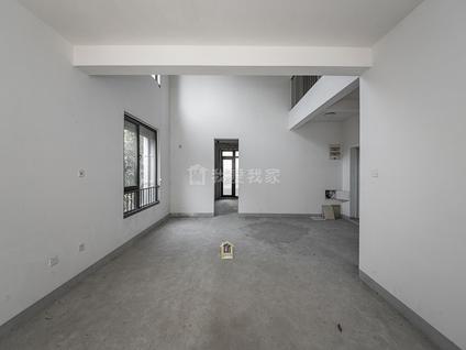 北京富力十号(A区)5室2厅204.32平低楼层/共3层