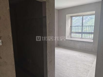 北京乌江门3室2厅96平低楼层/共33层