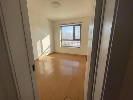 北京汇龙温莎花园2室1厅92平低楼层/共17层