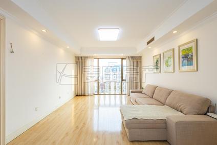 北京海润国际公寓2室2厅124.19平中楼层/共17层