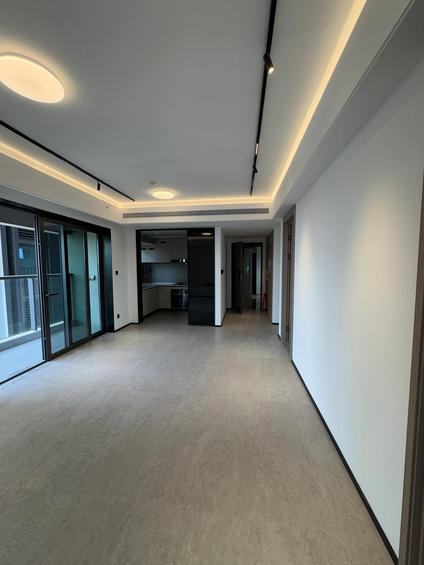 深圳会展湾南岸广场4室2厅101平中楼层/共8层