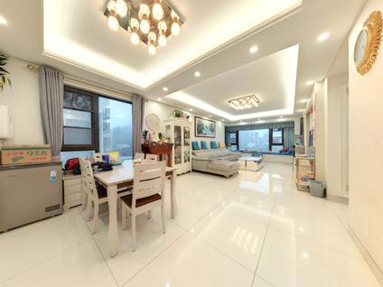 北京华发世纪城(四期)3室2厅141平低楼层/共31层