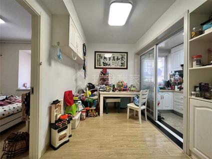 南京南方花园A组团1室1厅41.08平低楼层/共9层