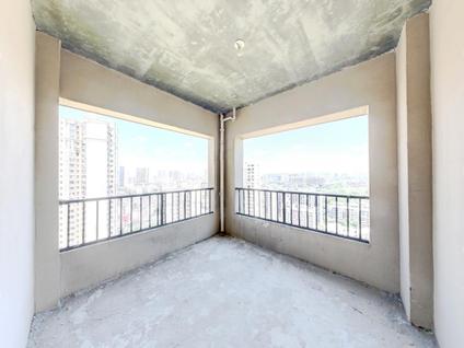 株洲华晨格林水岸4室2厅130.52平高楼层/共27层