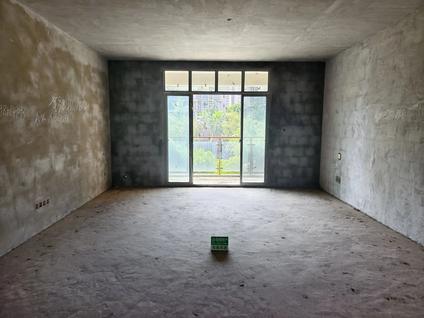 北京滨江阳光5室3厅242平中楼层/共6层