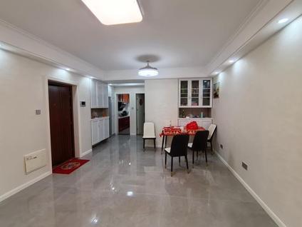 北京荣盛雨荷苑2室1厅82平低楼层/共18层