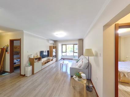 北京万科中粮假日风景2室2厅81.34平低楼层/共5层