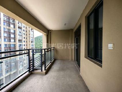 北京龙山景苑3室2厅106平中楼层/共25层