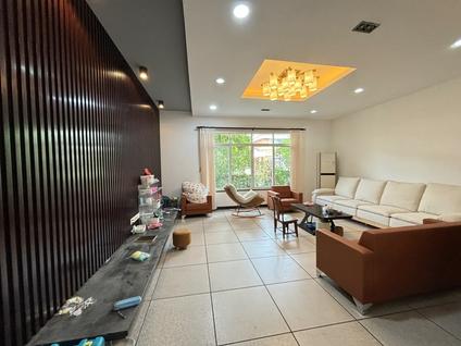 北京福泉新村6室2厅241.97平低楼层/共3层