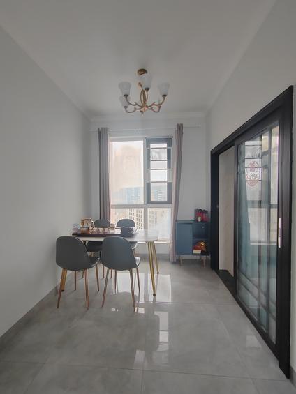 北京中弘西岸首府2室2厅93平低楼层/共18层