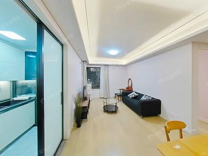 上海前滩东方逸品1室1厅58平高楼层/共33层