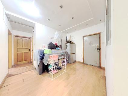 北京过街楼街120号3室2厅95平低楼层/共7层