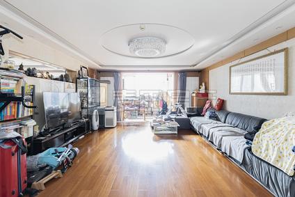 北京华澳中心公寓3室2厅216平中楼层/共26层