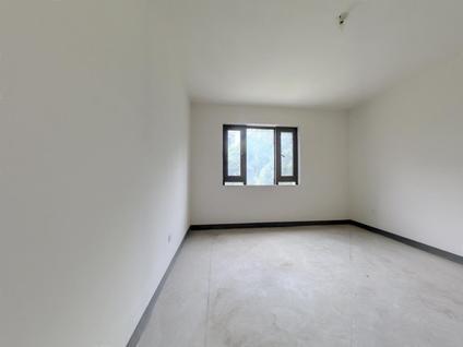 北京绿城紫薇公馆4室2厅204.94平中楼层/共5层