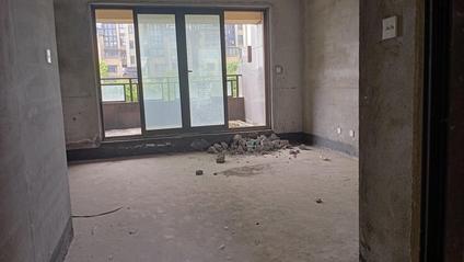 北京宝能睿城3室2厅130平低楼层/共18层