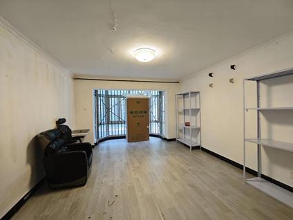 西宁申宝花园3室2厅162平低楼层/共26层