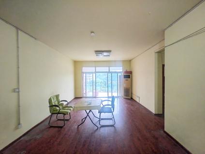 北京新城馨苑3室2厅130平低楼层/共26层