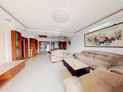 东莞大金鼓广场3室2厅173平中楼层/共17层