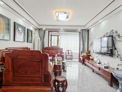 北京世茂云锦3室2厅135平中楼层/共8层