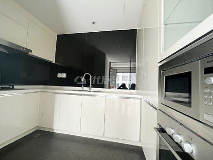 北京当代MOMA3室2厅204.77平中楼层/共17层