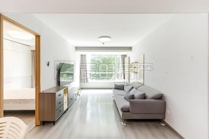 北京华贸公寓1室1厅80.95平低楼层/共30层