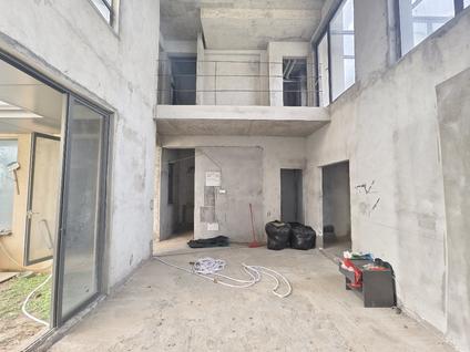 江门江悦城公园里5室3厅209.98平低楼层/共4层