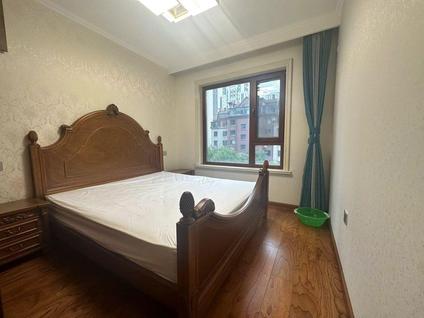 北京招商贝肯山(四期)3室2厅140平低楼层/共27层