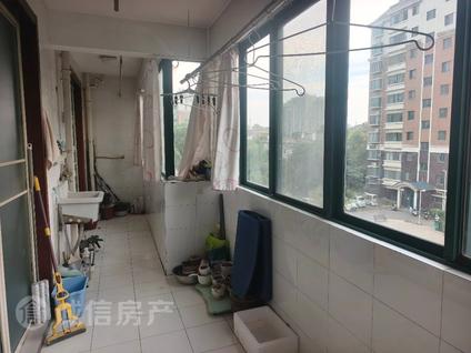 北京华电小区3室2厅153.1平低楼层/共9层