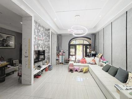 徐州美达檀香山(南区)4室3厅307.29平低楼层/共4层