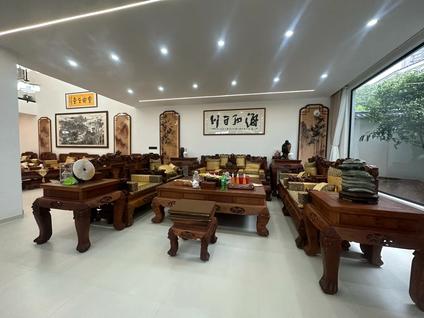 桂林九里香堤别墅6室4厅243平低楼层