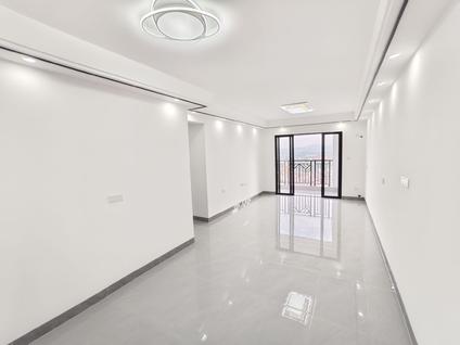 江门绿地公园城世家3室2厅98平中楼层/共32层