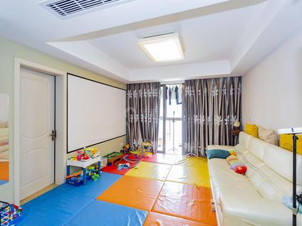 北京中旅狮山名门4室2厅141.12平高楼层/共17层