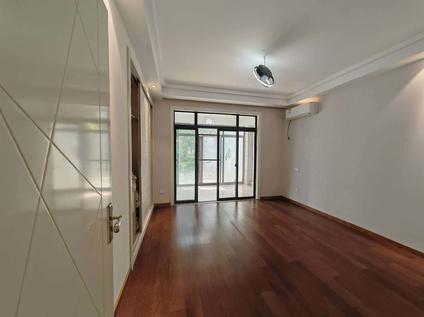 北京白云山庄4室4厅306平低楼层/共8层