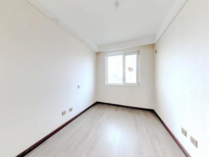 青岛珠山秀谷御墅3室1厅106平低楼层/共18层