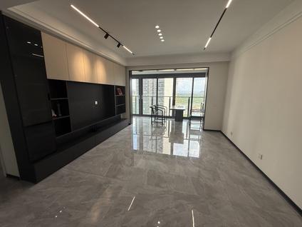 江门华侨城云顶花园4室2厅140平中楼层/共17层