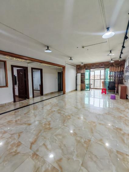 北京华夏广场4室2厅133平低楼层/共30层