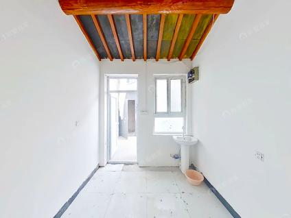 北京小椅子圈胡同2室0厅29.7平低楼层/共1层