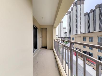 北京金辉城3室2厅129.76平低楼层/共33层