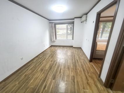 北京红山郡2室1厅64.58平低楼层/共18层