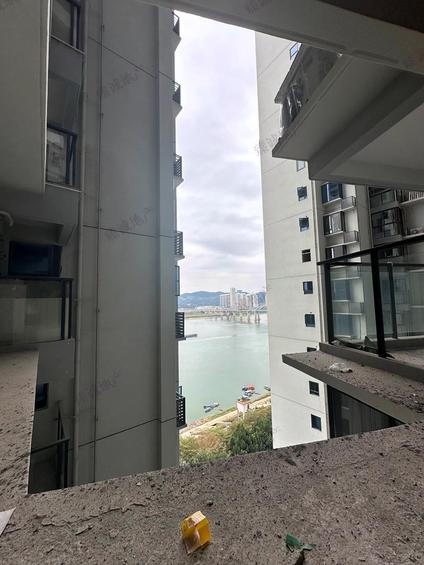 梧州汇洋黄金海岸3室2厅134平中楼层/共46层