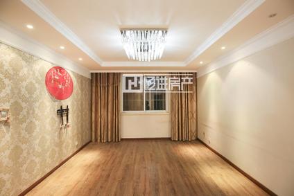 北京隆胜华庭3室2厅130平中楼层/共6层