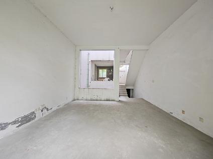 成都和贵馨城5室2厅229.93平低楼层/共1层