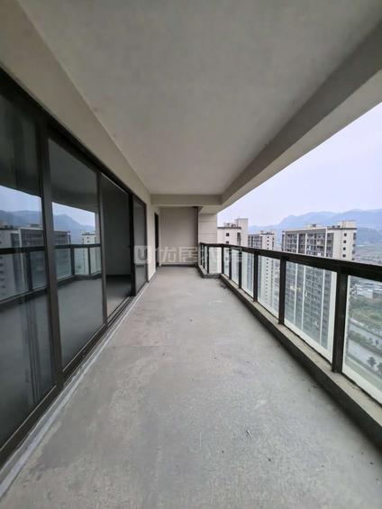 遵义金科礼悦东方4室2厅166平高楼层/共30层