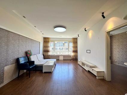 北京大华御庭2室2厅127.69平低楼层/共18层