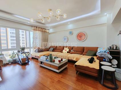 北京鸿诚广场3室2厅130.8平中楼层/共13层