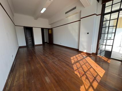 北京河滨大楼2室1厅123.84平低楼层/共10层