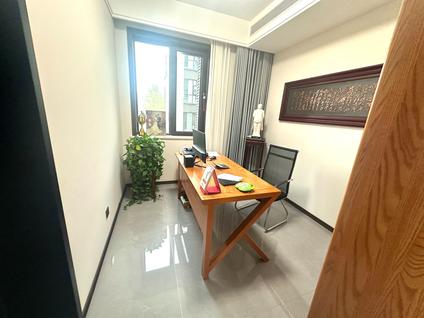 北京富力十号4室2厅203.66平中楼层/共8层