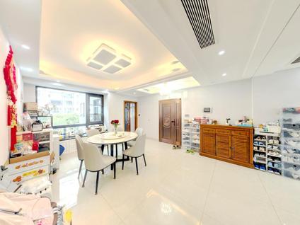 北京国贸蓝海4室2厅157.32平低楼层/共23层