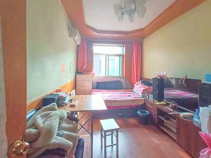 北京小溪沟粮食局家属楼1室1厅52平高楼层/共4层